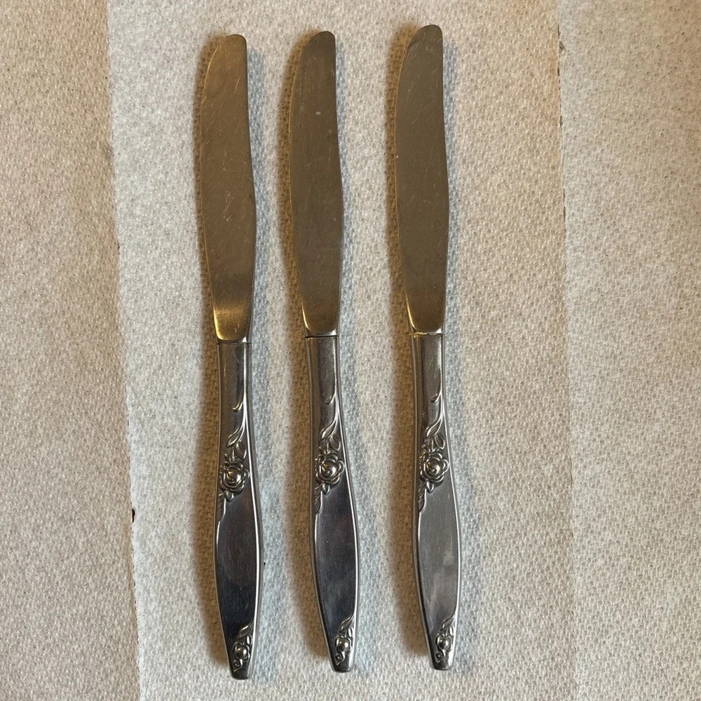 ONEIDA COMMUNITY MY ROSE 3 DINNER KNIVES STAINLESS STEEL FLATWARE SILVERWARE